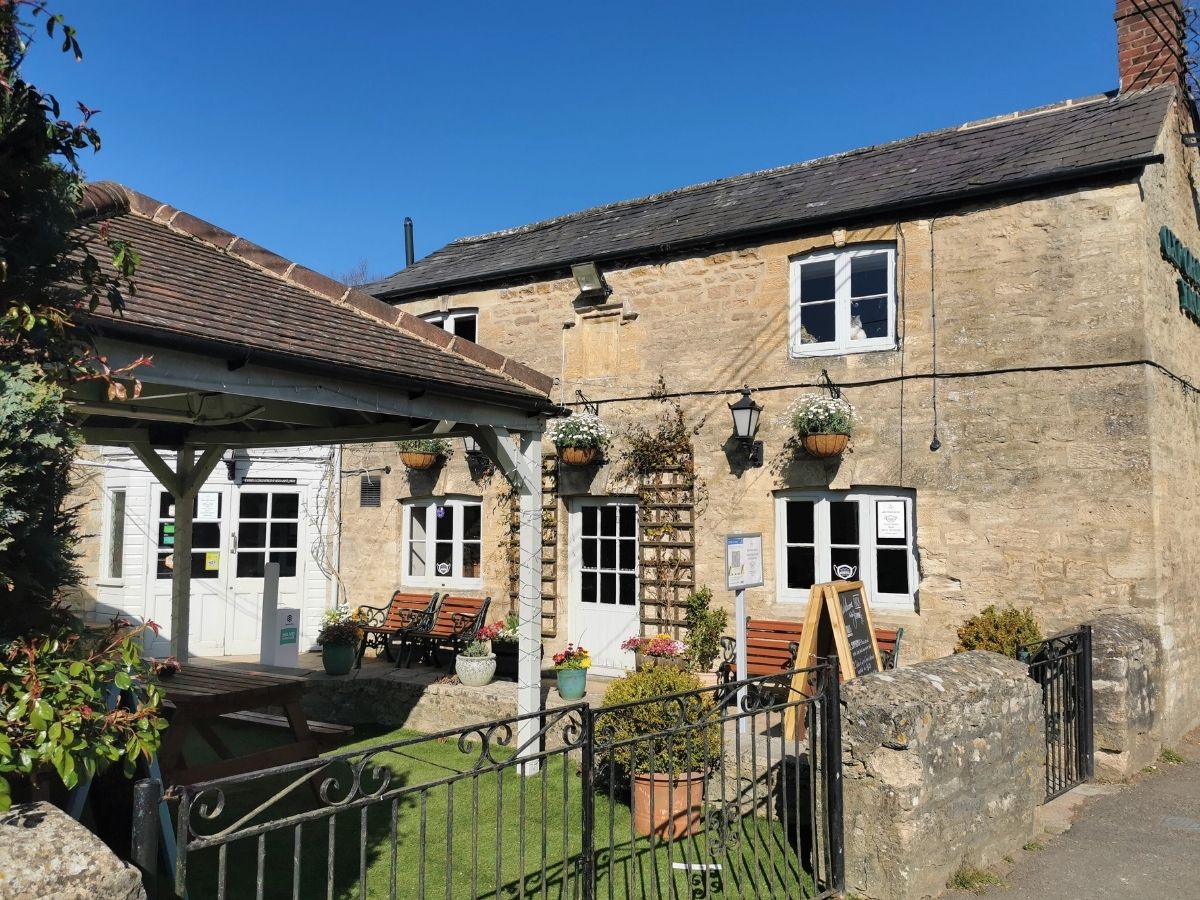 Yeoman Pub Front Freeland